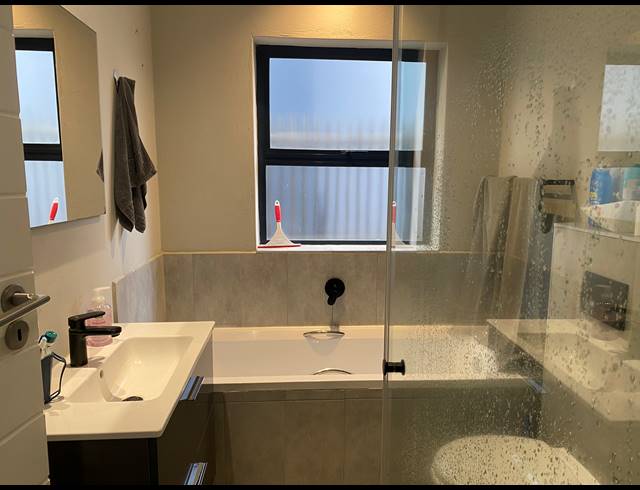 2 BEDROOM TOWNHOUSE TO LET IN PALM LAKES ESTATE